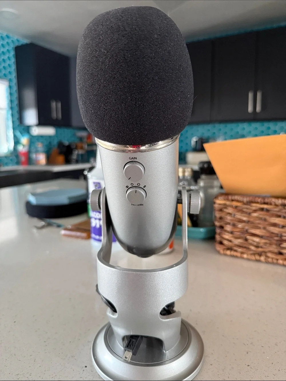 Yeti Silver USB Microphone with Black Foam Windshield